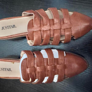 Tan and brown JustFab mules #mules #tanbrown
Size 6